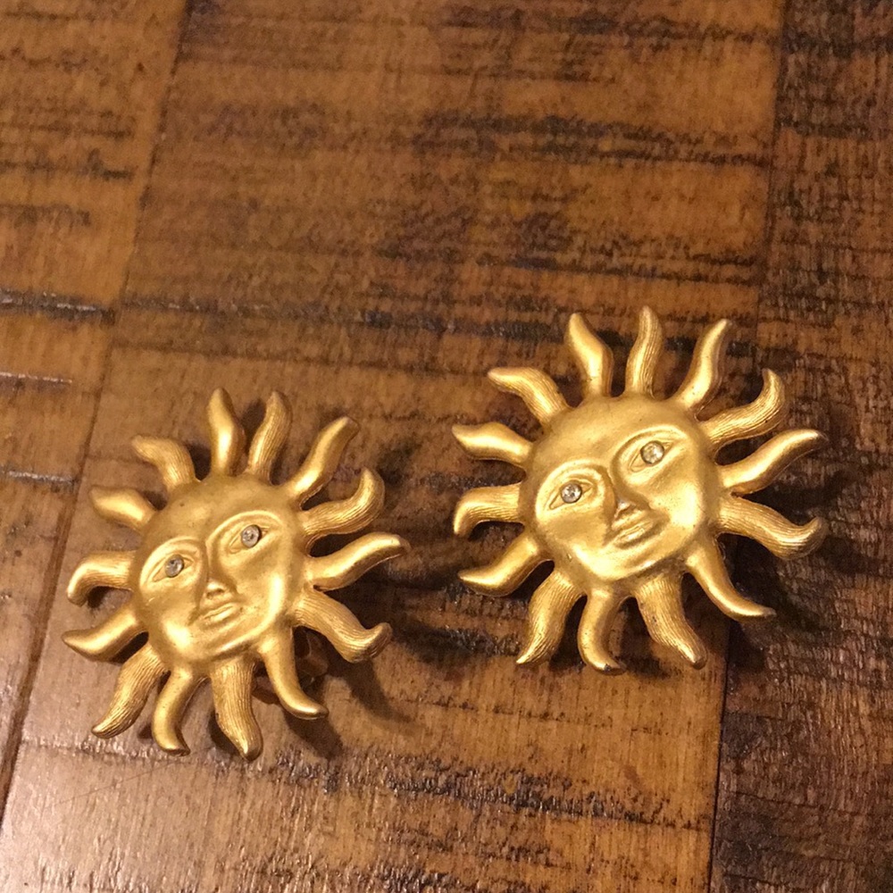 ⭐️ MOVING SALE⭐️ Gold Sun Clip On Earrings